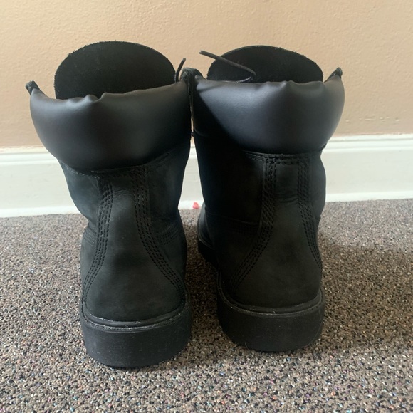 Black Timberlands Size-8.5 - Picture 3 of 5